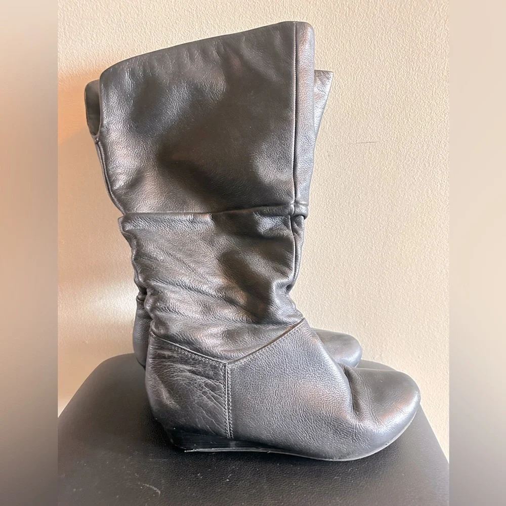 Boots - Picture 1 of 3